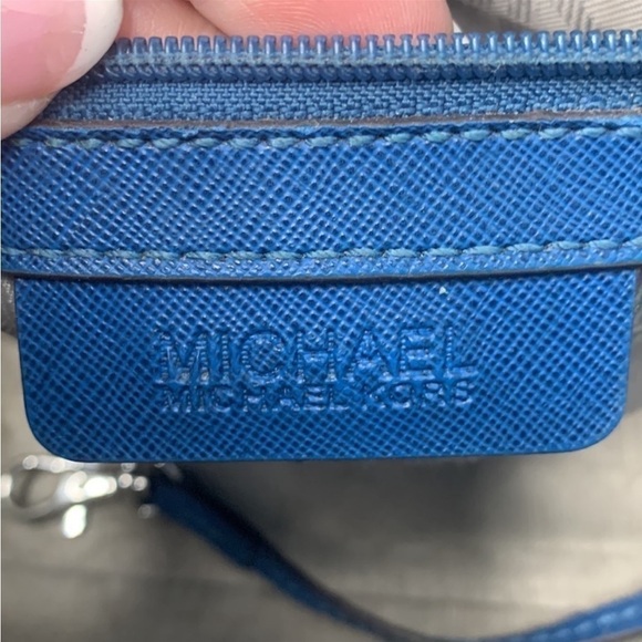 Michael Michael Kors SELMA CHEVRON MEDIUM MESSENGER - Picture 6 of 10